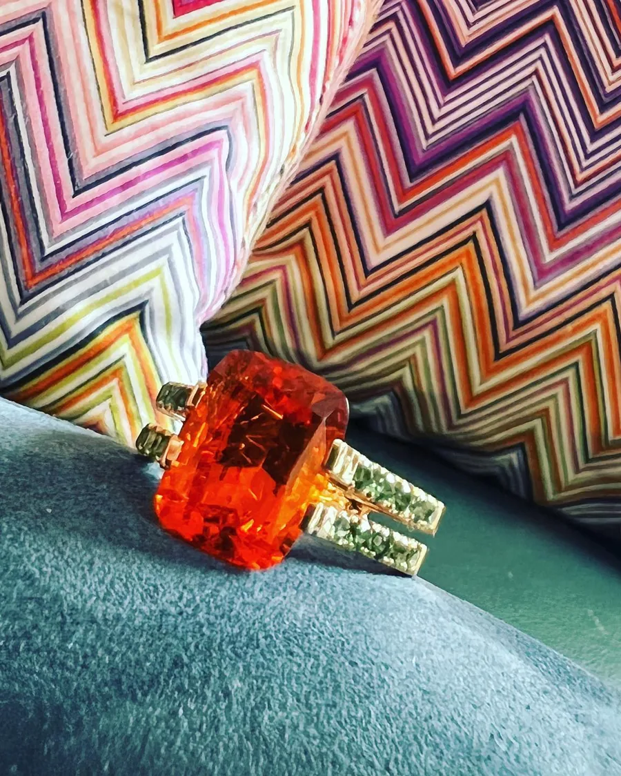 Ring: Mandarin-Granat, grüne Turmaline, Roségold.