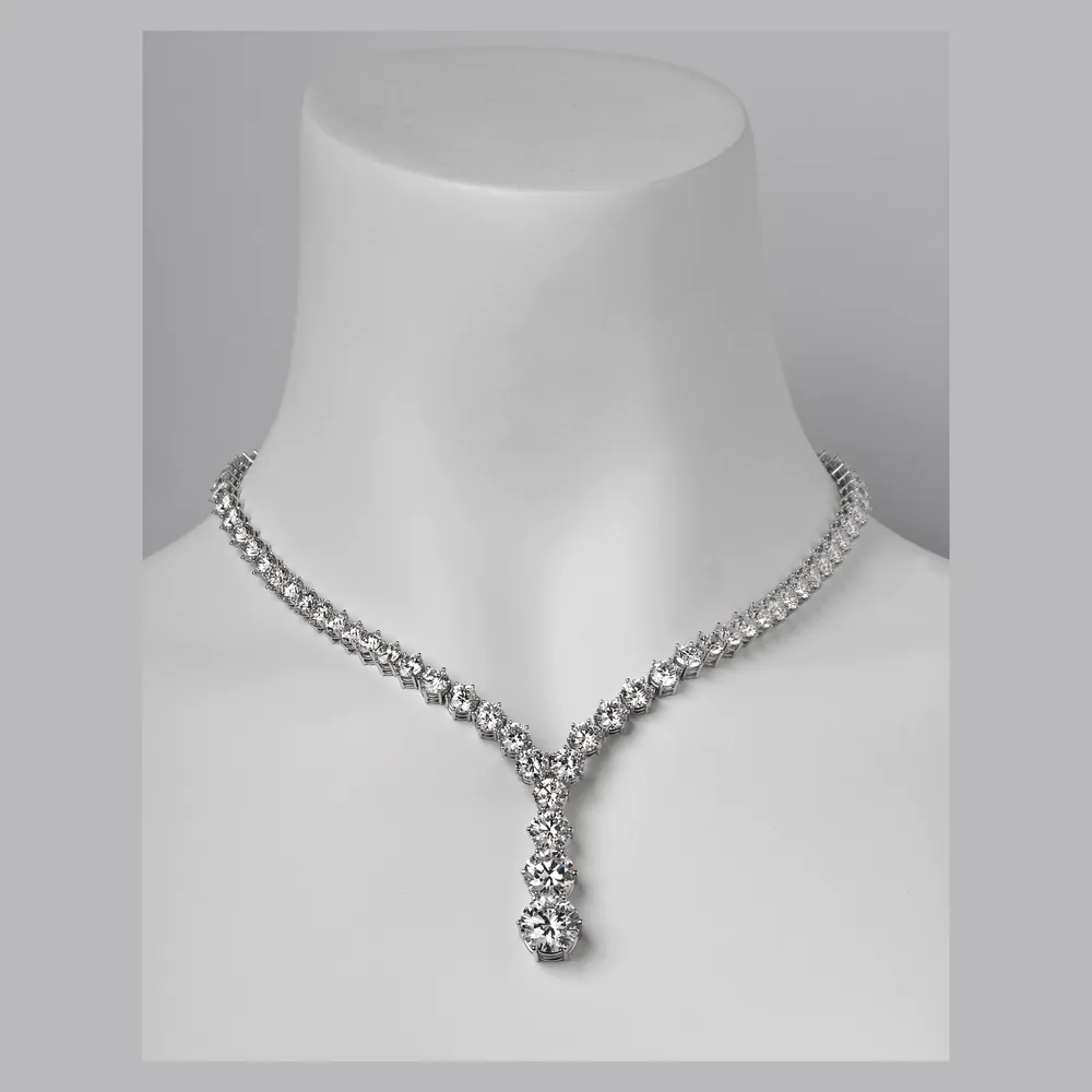 Diamantcollier, Mit Mittelstück
