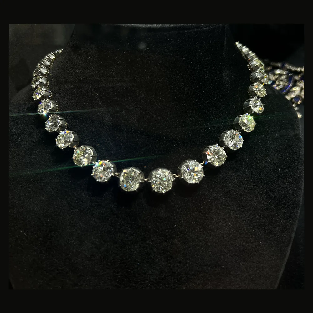 Diamantcollier, Verlaufend, kräftig
