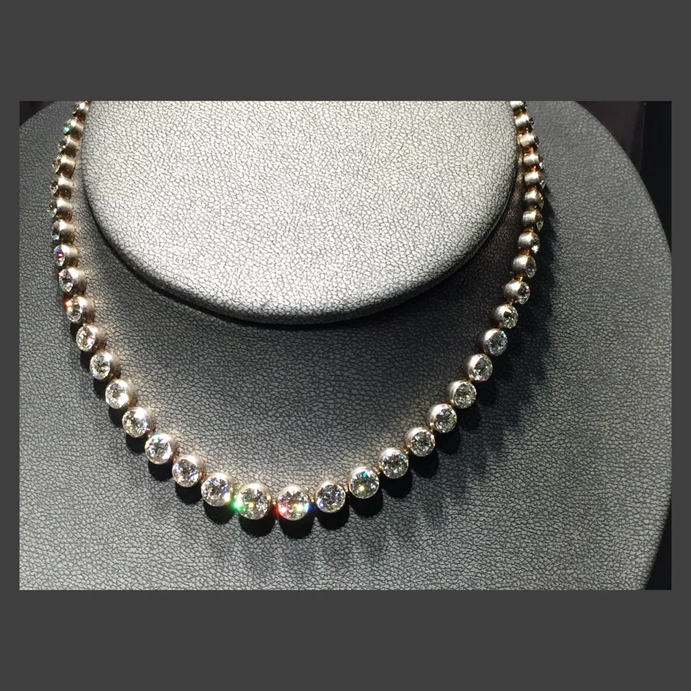 Diamantcollier, Verlaufend, fein