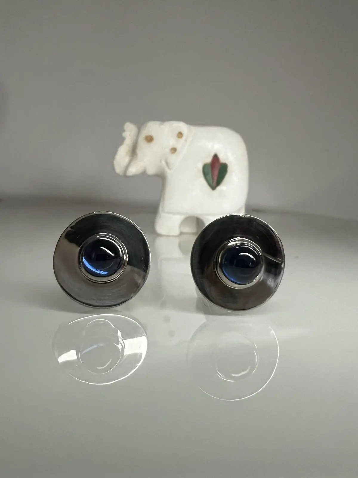 Manschettenknöpfe mit Saphir-Cabochons