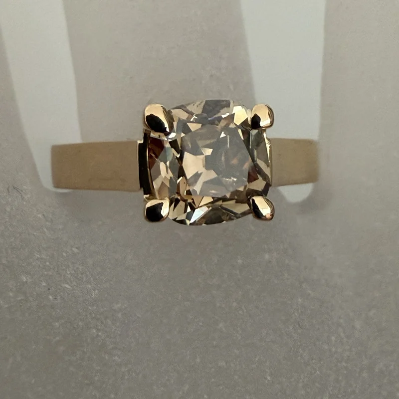 Fancy-Cushion-Diamant in Roségold