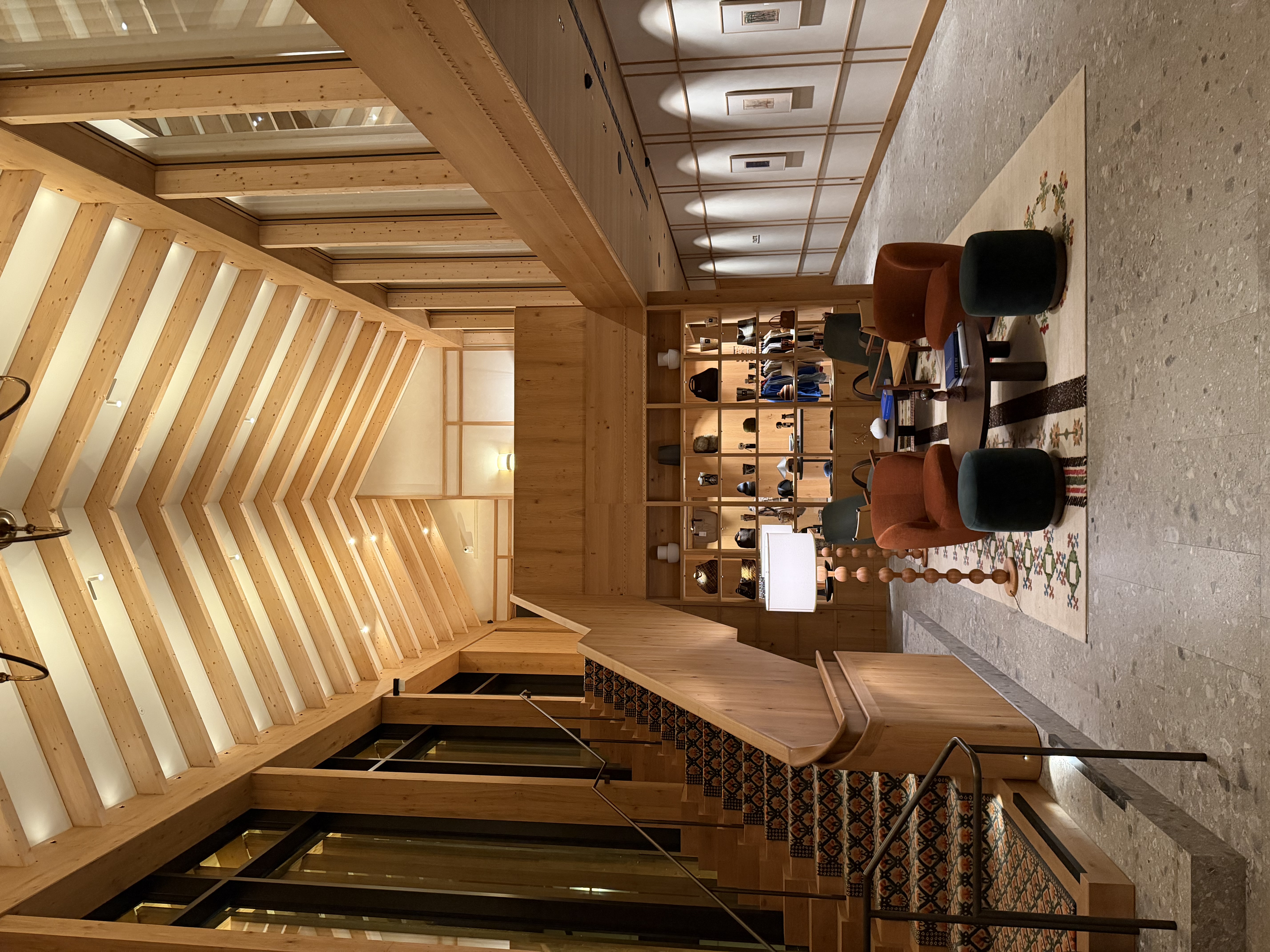 Chiemgauhof Lakeside Retreat am Chiemsee – Lobby-Architektur von Matteo Thun in warmem Holz und Licht