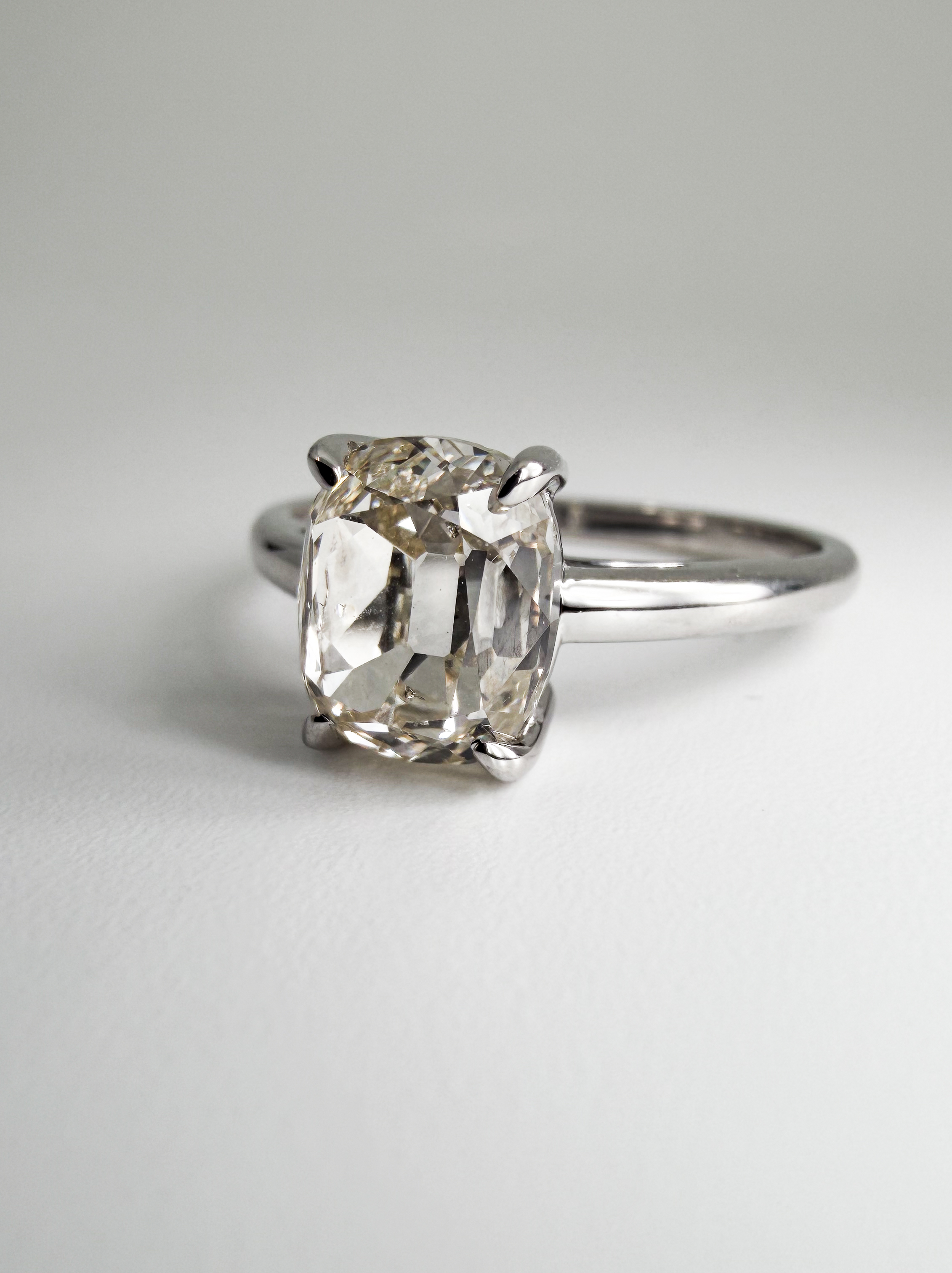 Verlobungsring mit antikem Old Miner Cut Diamant in Platin